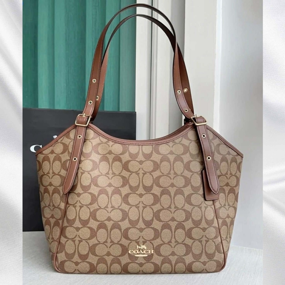 NWT Meadow Shoulder Bag In Signature Canvas Khaki /Saddle